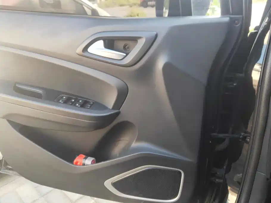 Zhonghua V3 2020 2020 1.6L Manual Comfort Starry Sky Edition