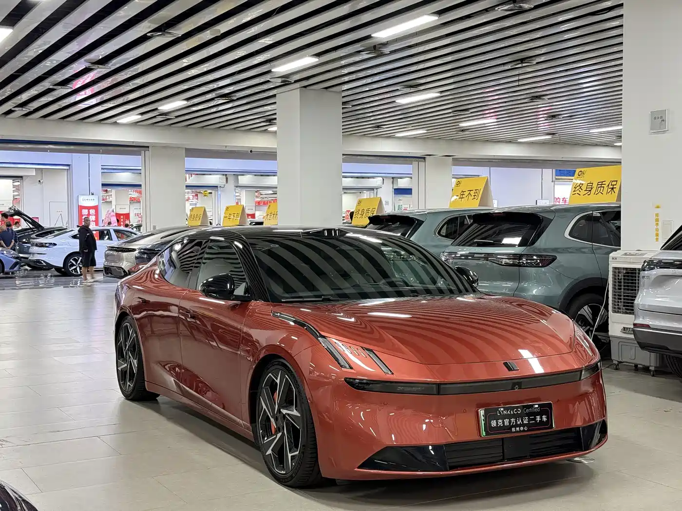 2024 Lynk & Co Z10