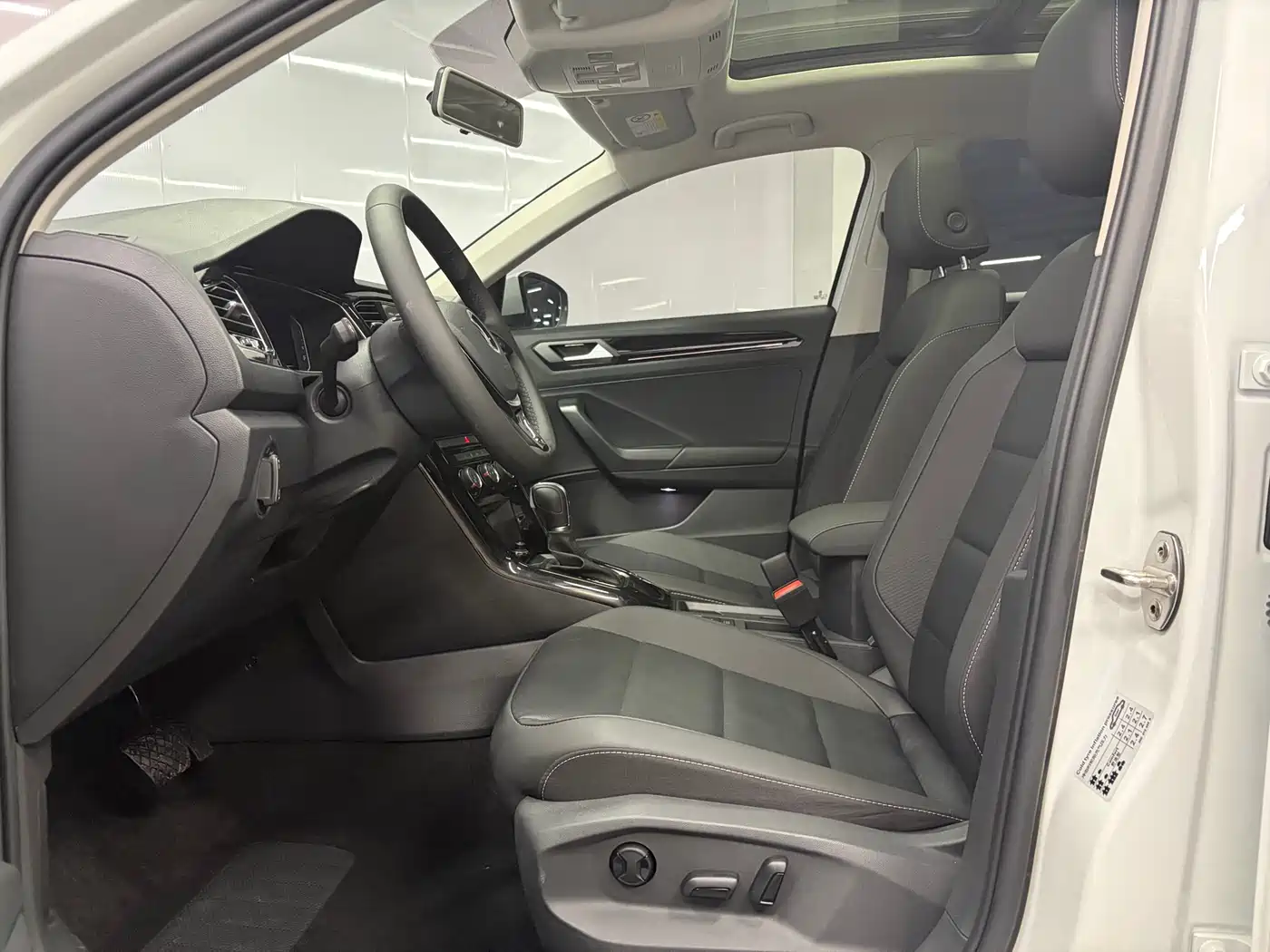 Volkswagen T-ROC 2022 280TSI DSG 2WD Comfort PLUS фото 4