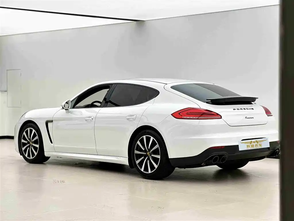 Porsche Panamera 2016 Panamera 4 Edition 3.0T фото 3