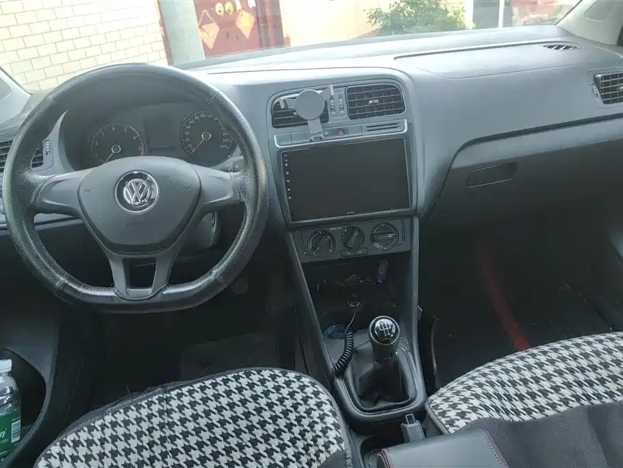 Volkswagen Polo 2016 1.4L Manual Trend фото 12