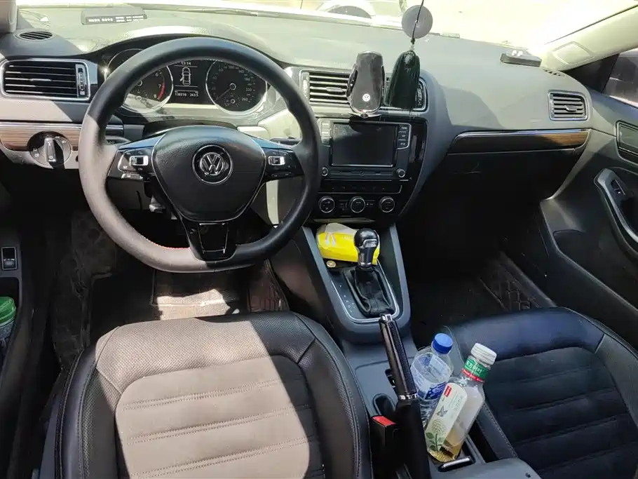 Volkswagen Sagitar 2017 230TSI Automatic Luxury фото 12