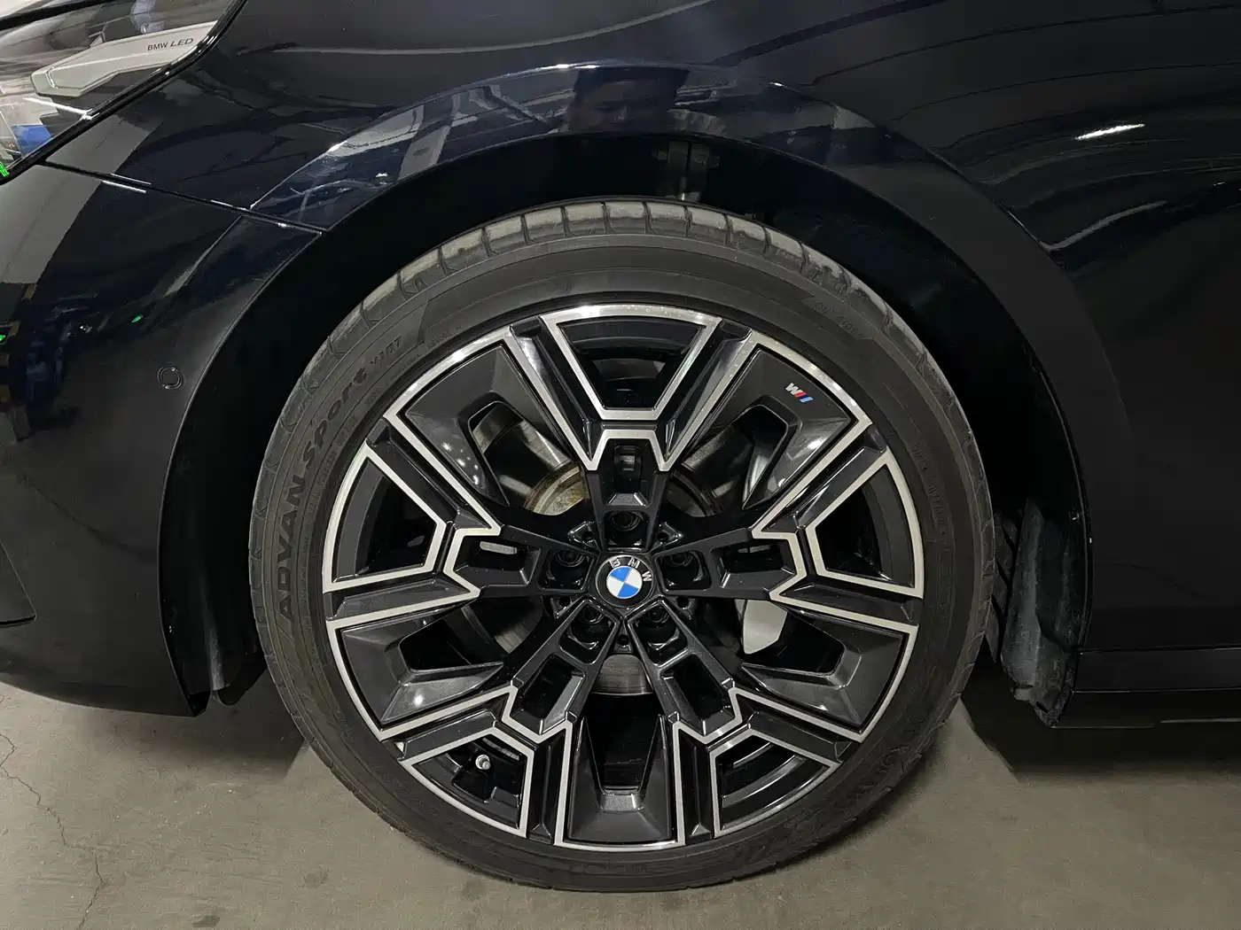 BMW 5 Series 2025 530Li Premium M Sport Package фото 5