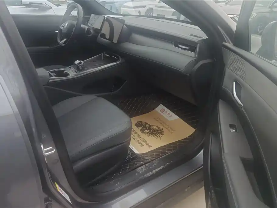 BYD Qin PLUS 2025 DM-i Smart Drive 55KM Leader фото 8