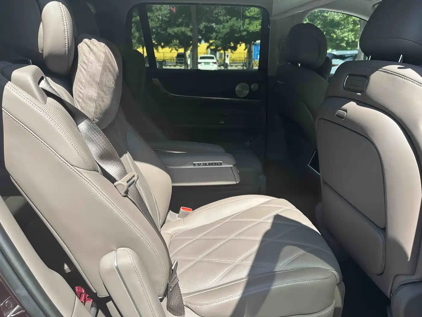 AITO Wenjie AITO M9 2025 Extended Range Ultra 52kWh 6-Seater фото 10