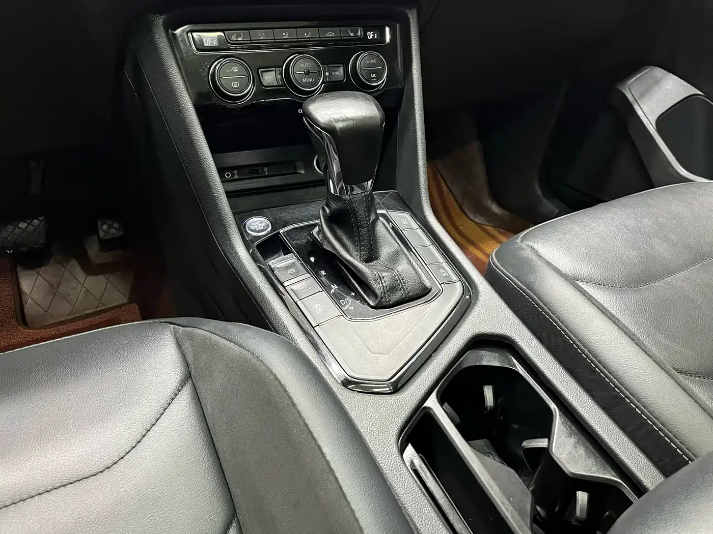 Volkswagen Tiguan L 2017 380TSI Automatic 4WD Luxury Edition фото 7