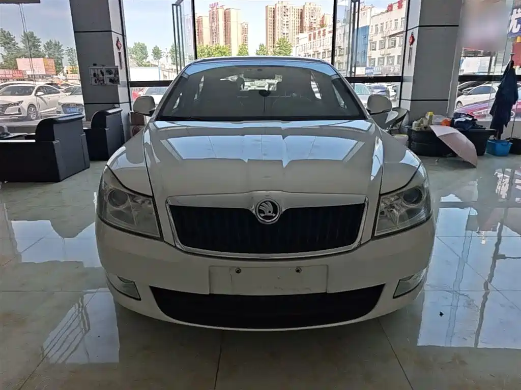 Škoda Octavia 2015 Classic 1.6L Automatic Elite Edition фото 3