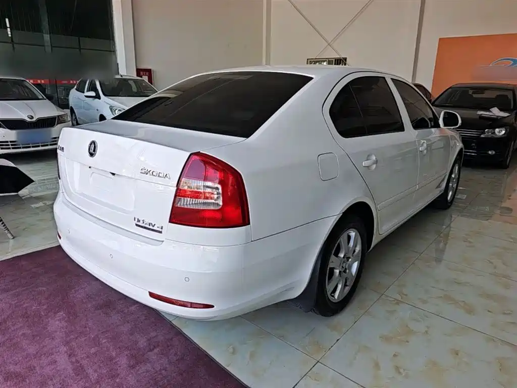 Škoda Octavia 2015 Classic 1.6L Automatic Elite Edition фото 7