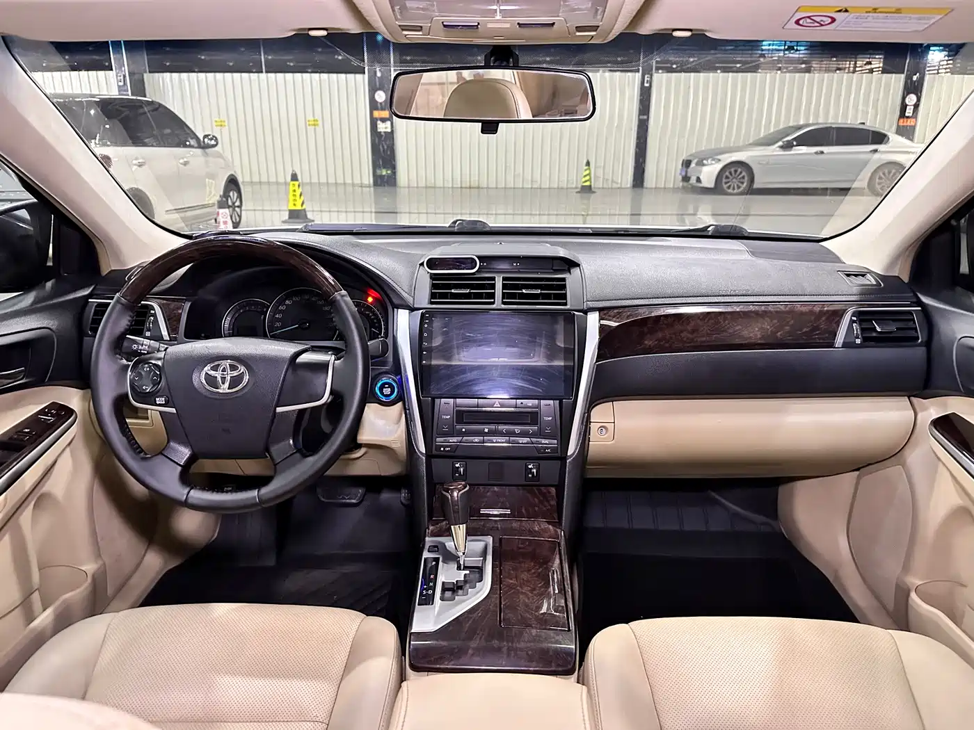 Toyota Camry 2015 2.0G Leading Edition фото 7