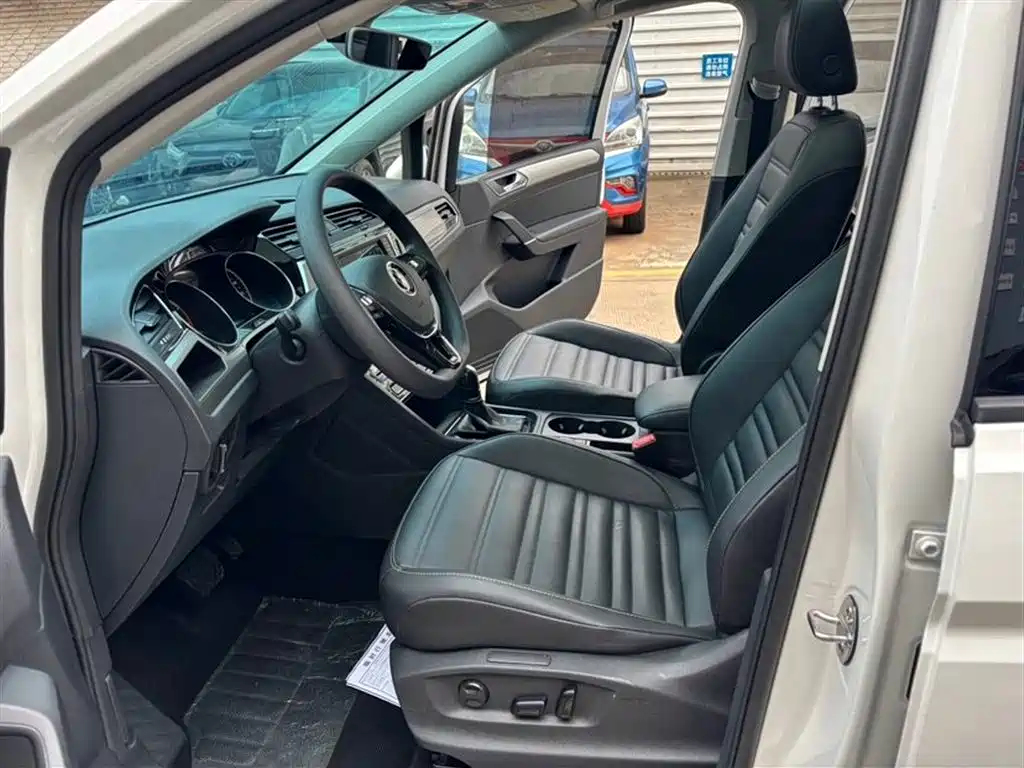Volkswagen Touran 2021 Touran L 280TSI DSG Comfort Edition 7-seater фото 7