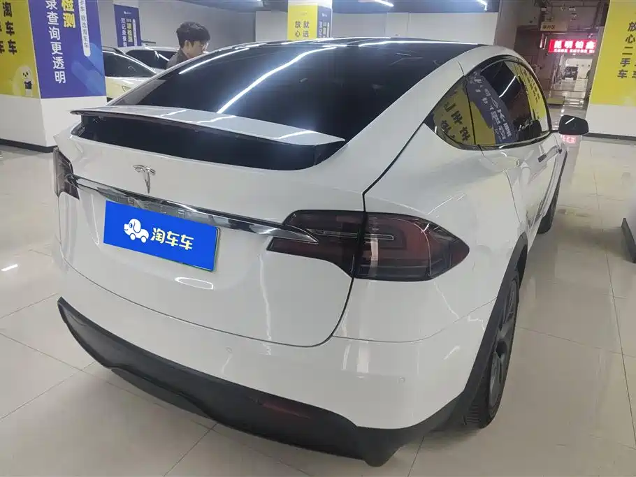 TESLA MODEL X