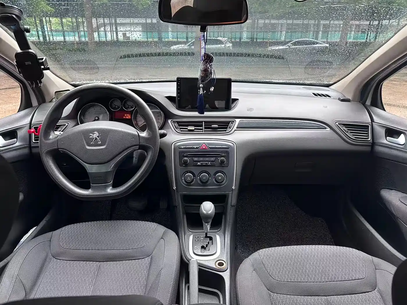 Peugeot 308 2014 Model Joy Edition Classic 1.6L Automatic Superior Style фото 6
