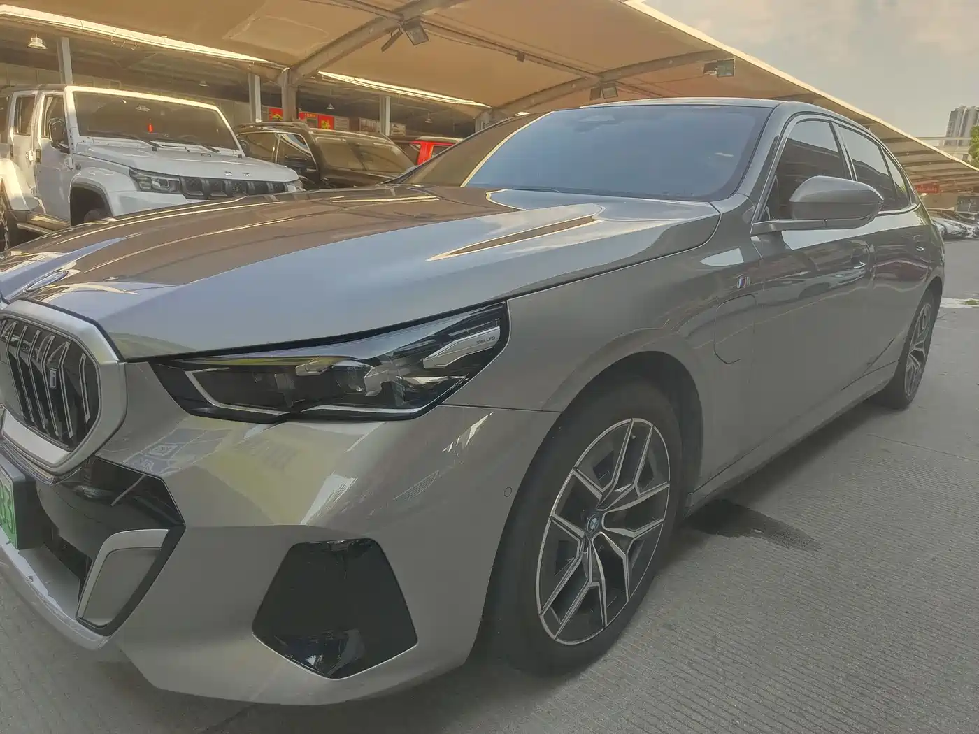 BMW i5 2024 eDrive 35L Premium Model M Sport Package фото 3
