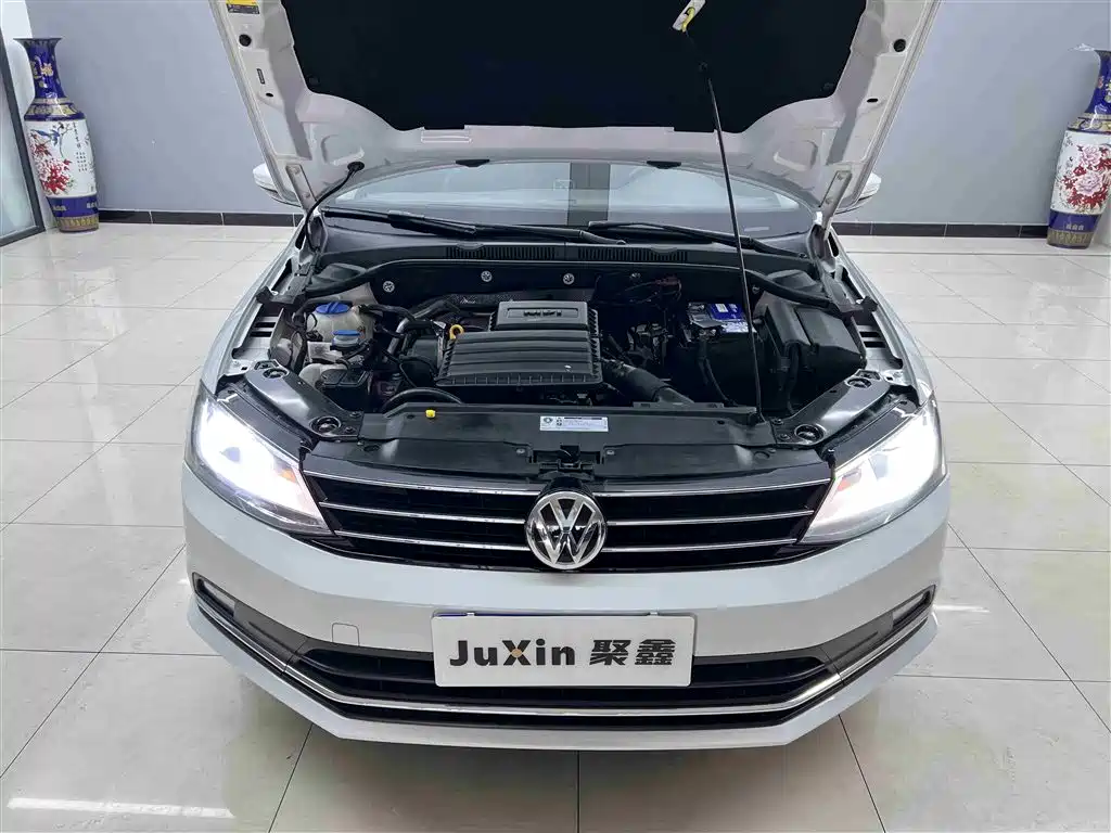 Volkswagen Sagitar 2018 1.6L Automatic Comfort фото 16