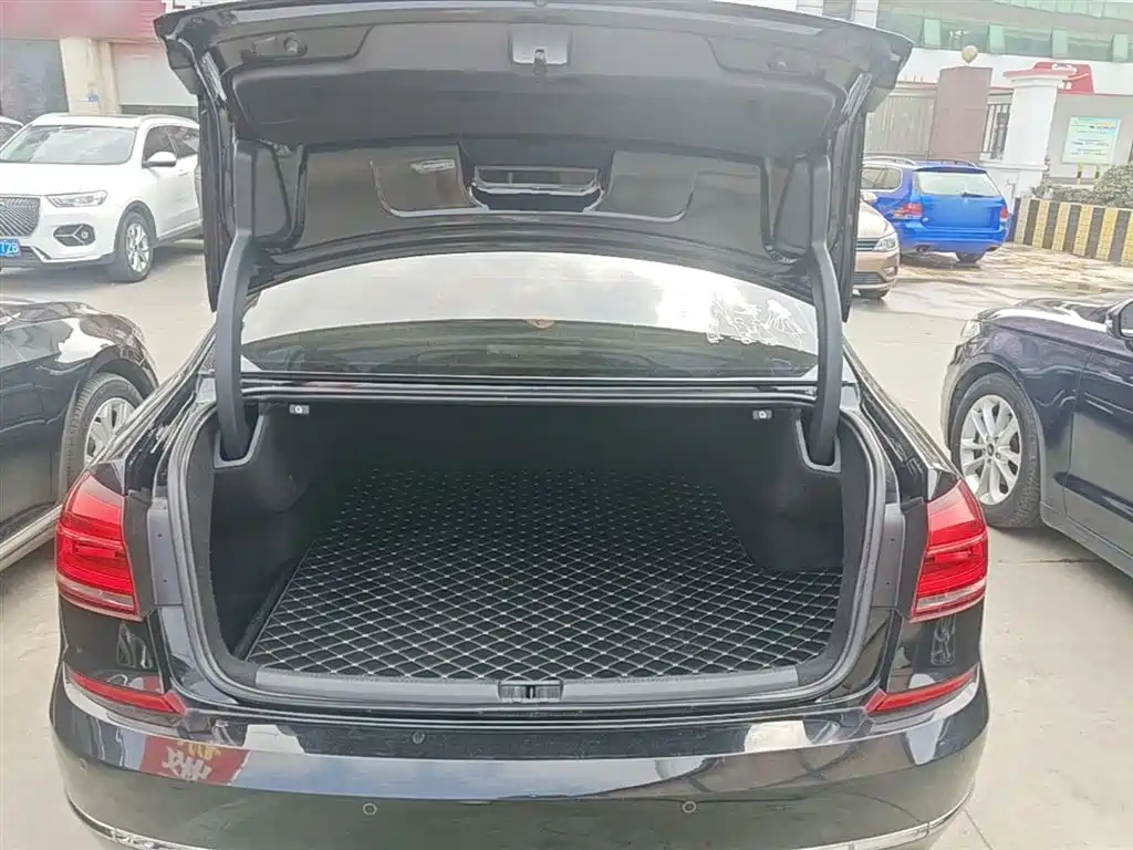 Volkswagen Passat 2017 330TSI DSG Prestige фото 19