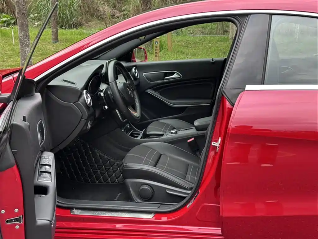 Mercedes-Benz CLA (Import) 2016 Facelift CLA 200 Sport фото 8