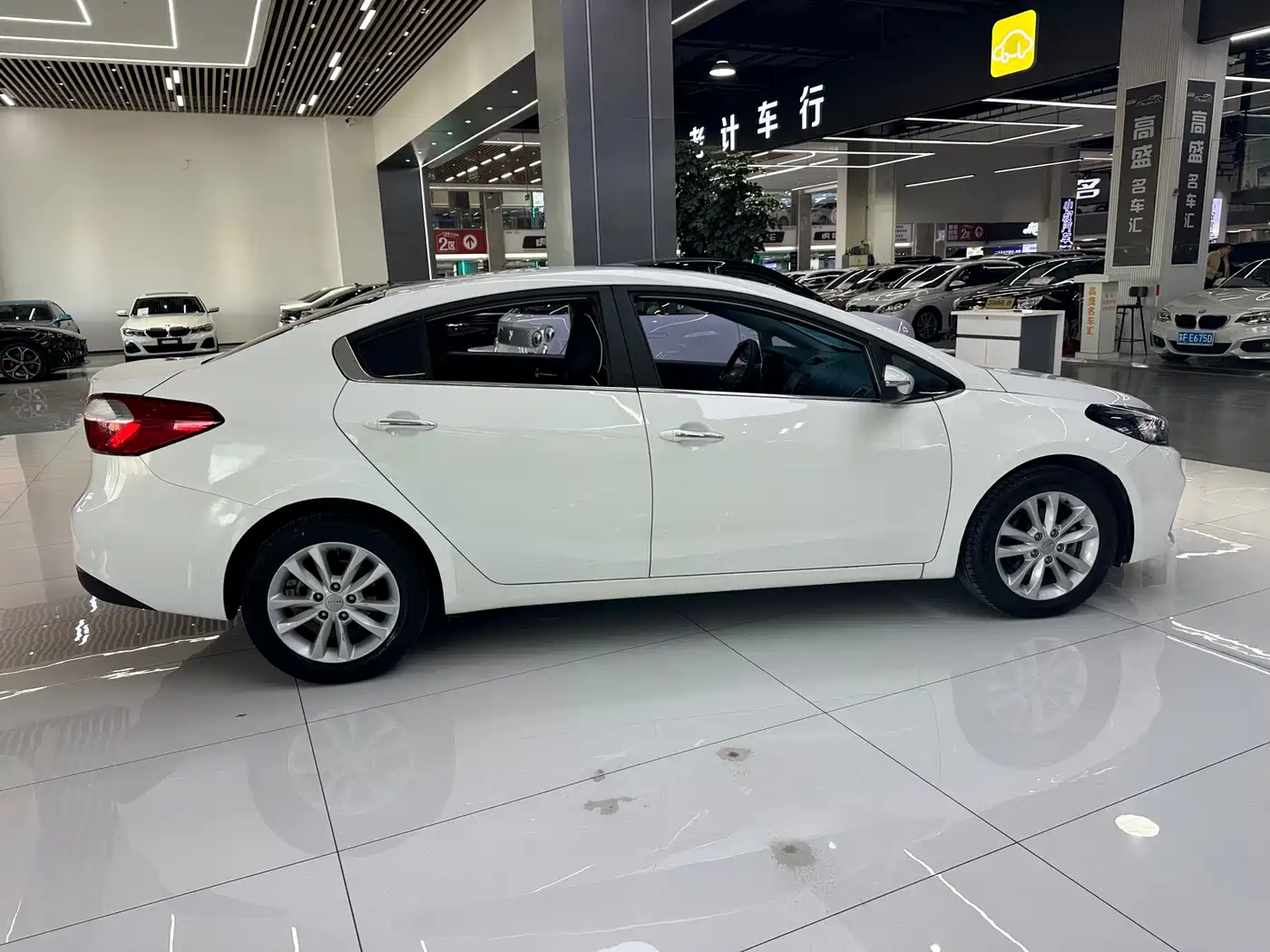 Kia K3 2016 1.6L Automatic GLS фото 15