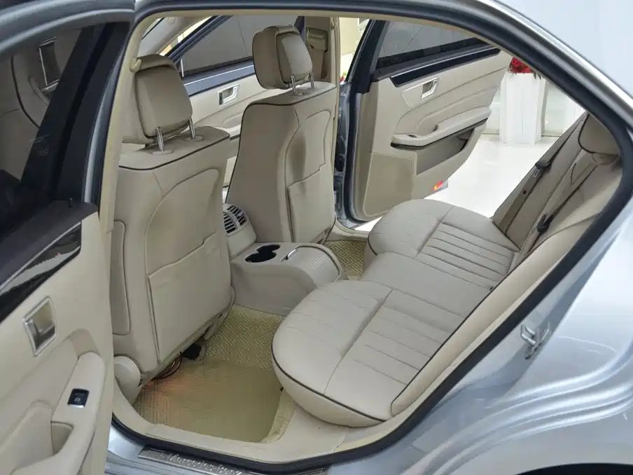 Фото 5 - Mercedes-Benz E-Class