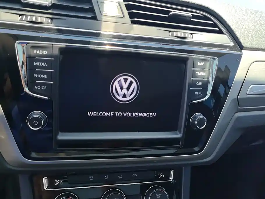 Volkswagen Touran 2018 Touran L 280TSI DSG Comfort 7-seater China V фото 13