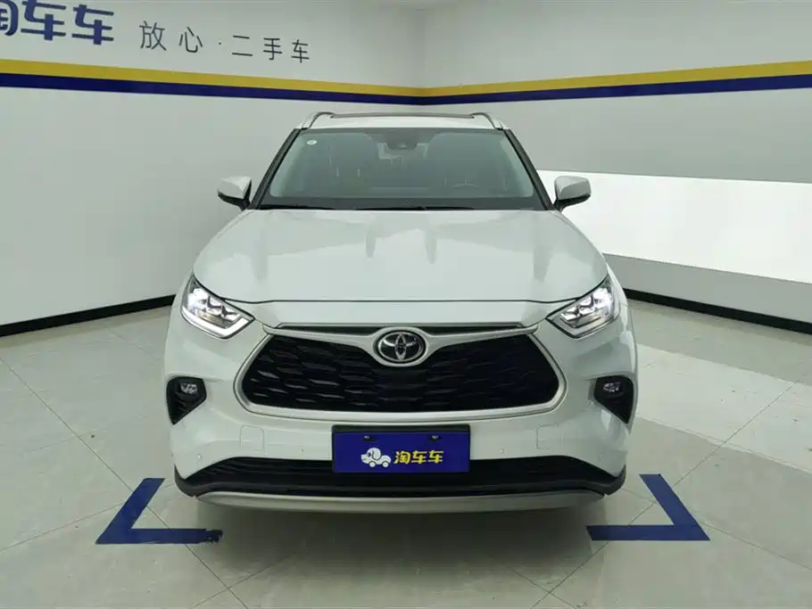 TOYOTA HIGHLANDER