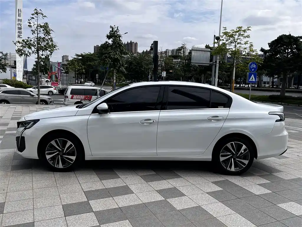 Peugeot 408 2023 2022 1.6T Light Chaser Edition