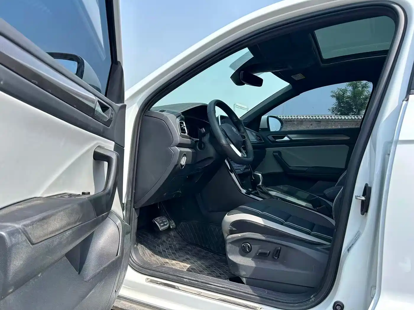 Volkswagen T-ROC 2023 300TSI DSG 2WD Dawn Edition фото 6