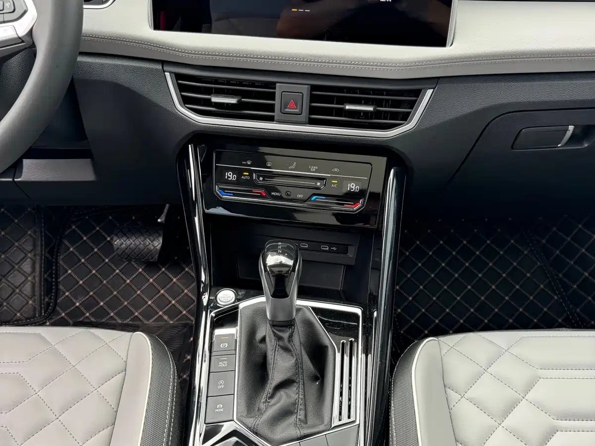 Volkswagen Tayron 2025 Facelift 300TSI Shared Edition фото 16