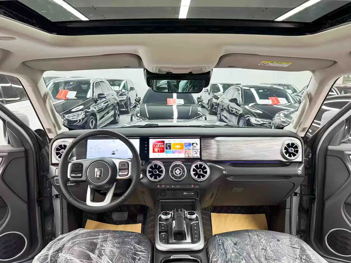 Tank 300 2024 2.0T Explorer фото 9