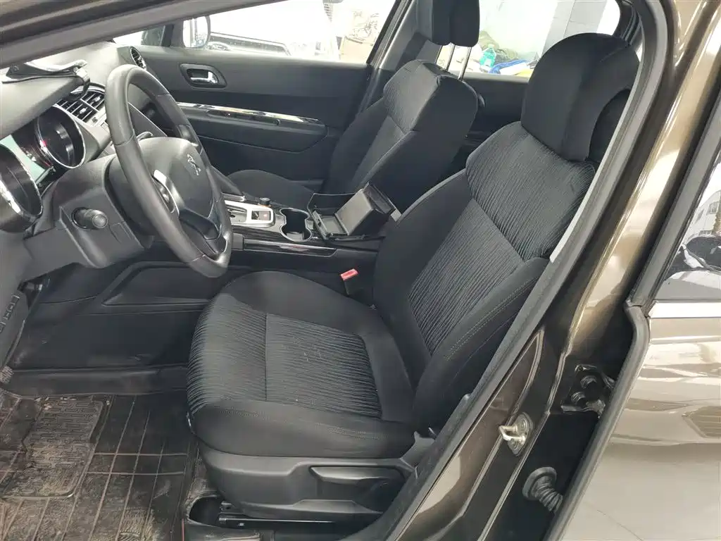 Peugeot 3008 2013 2.0L Automatic Classic Edition фото 11