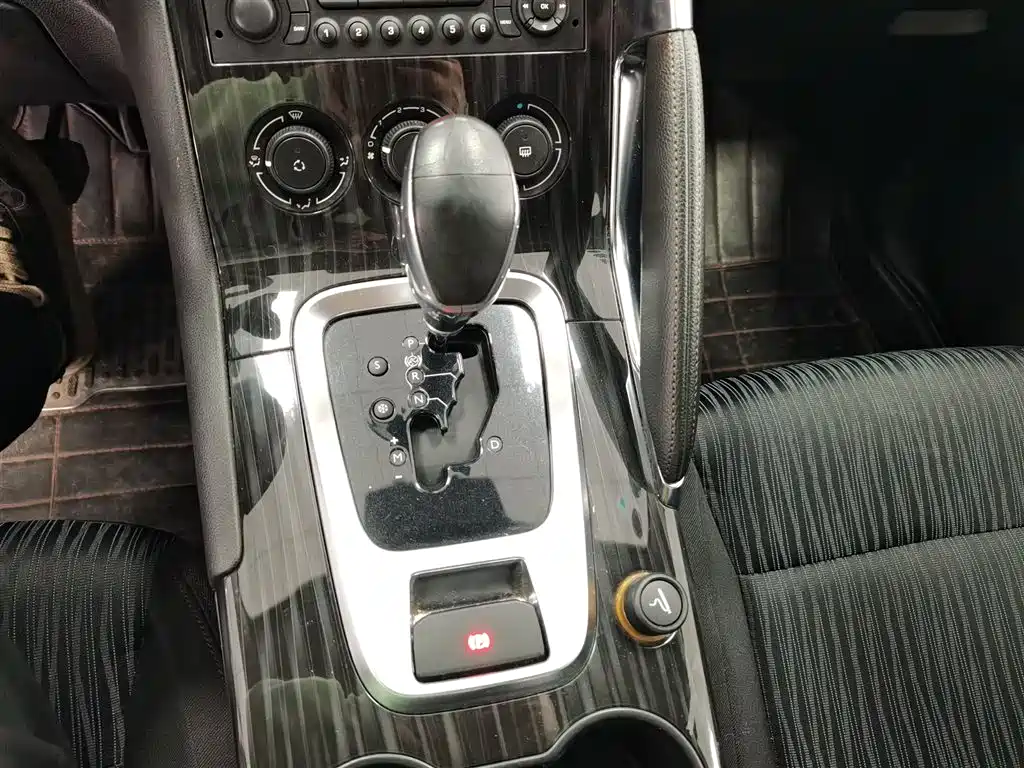 Peugeot 3008 2013 2.0L Automatic Classic Edition фото 10