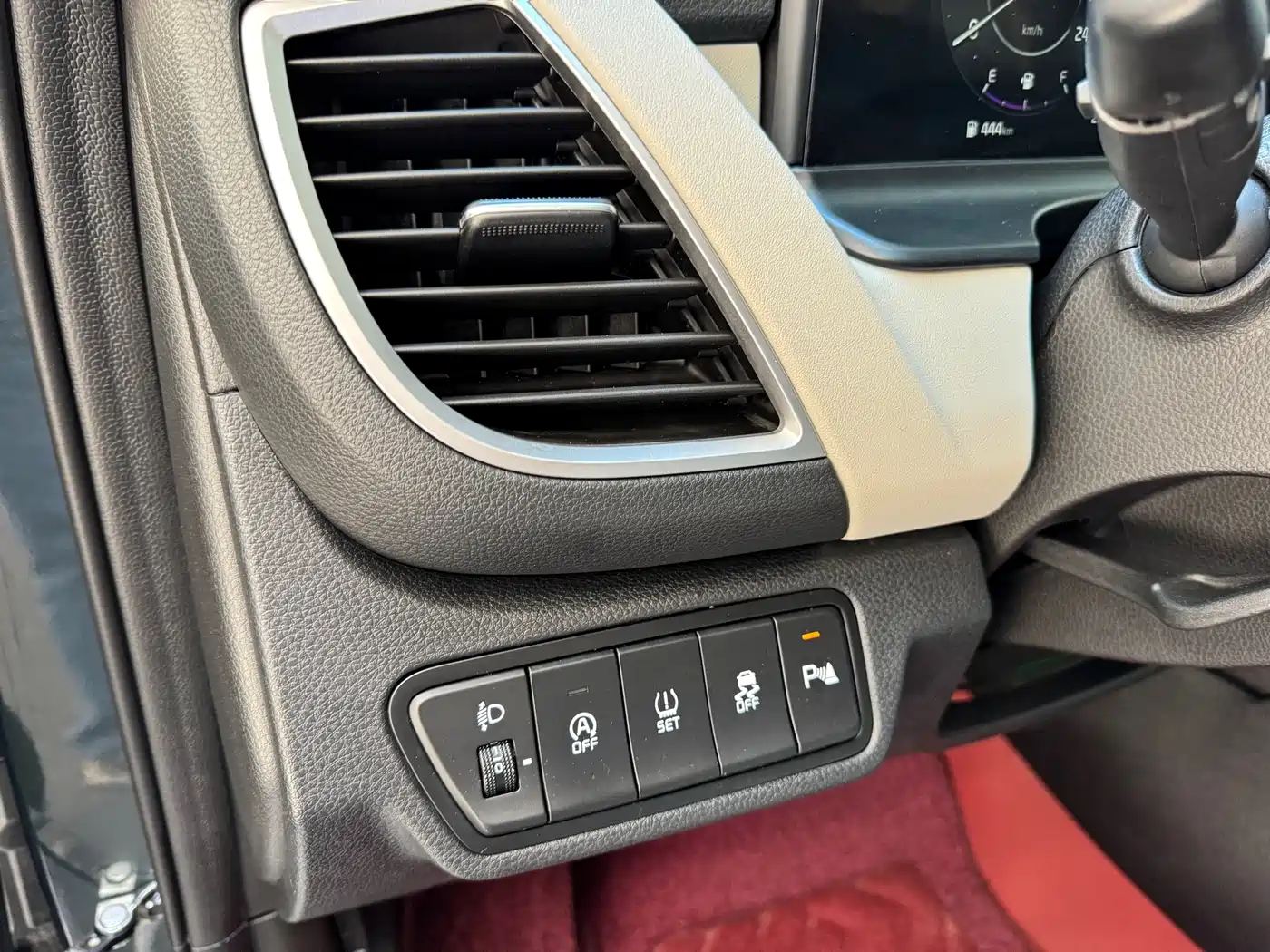 Kia Seltos 2023 1.5L CVT Premium Edition фото 11