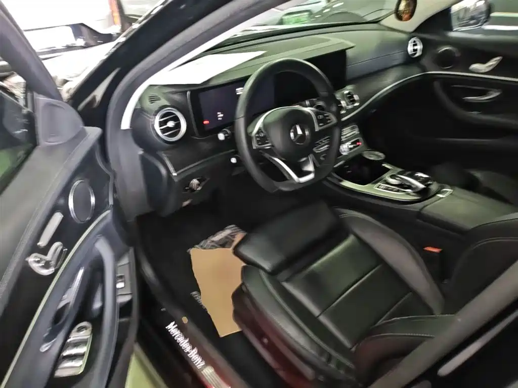 Mercedes-Benz E-Class 2018 E 200 L Sport фото 16