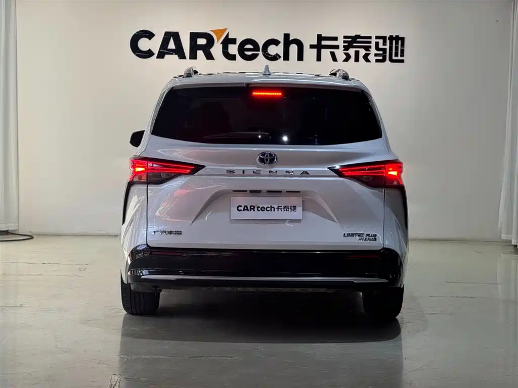 Toyota Sienna 2021 2.5L Hybrid Ultimate Edition фото 5