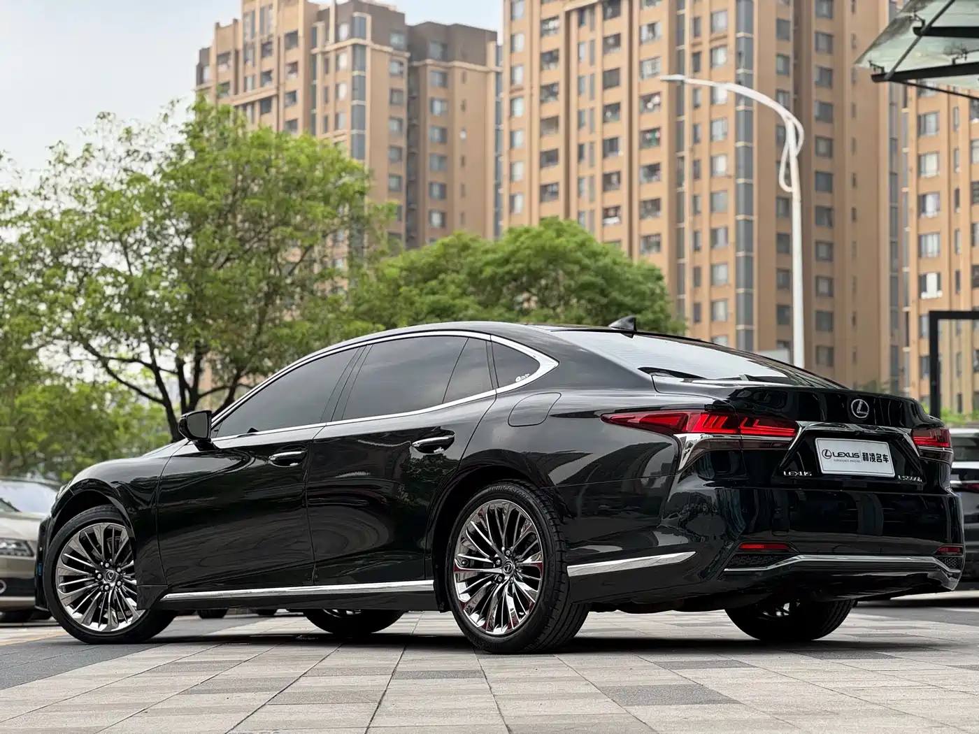 Lexus LS 2018 500h Executive Edition China V фото 9