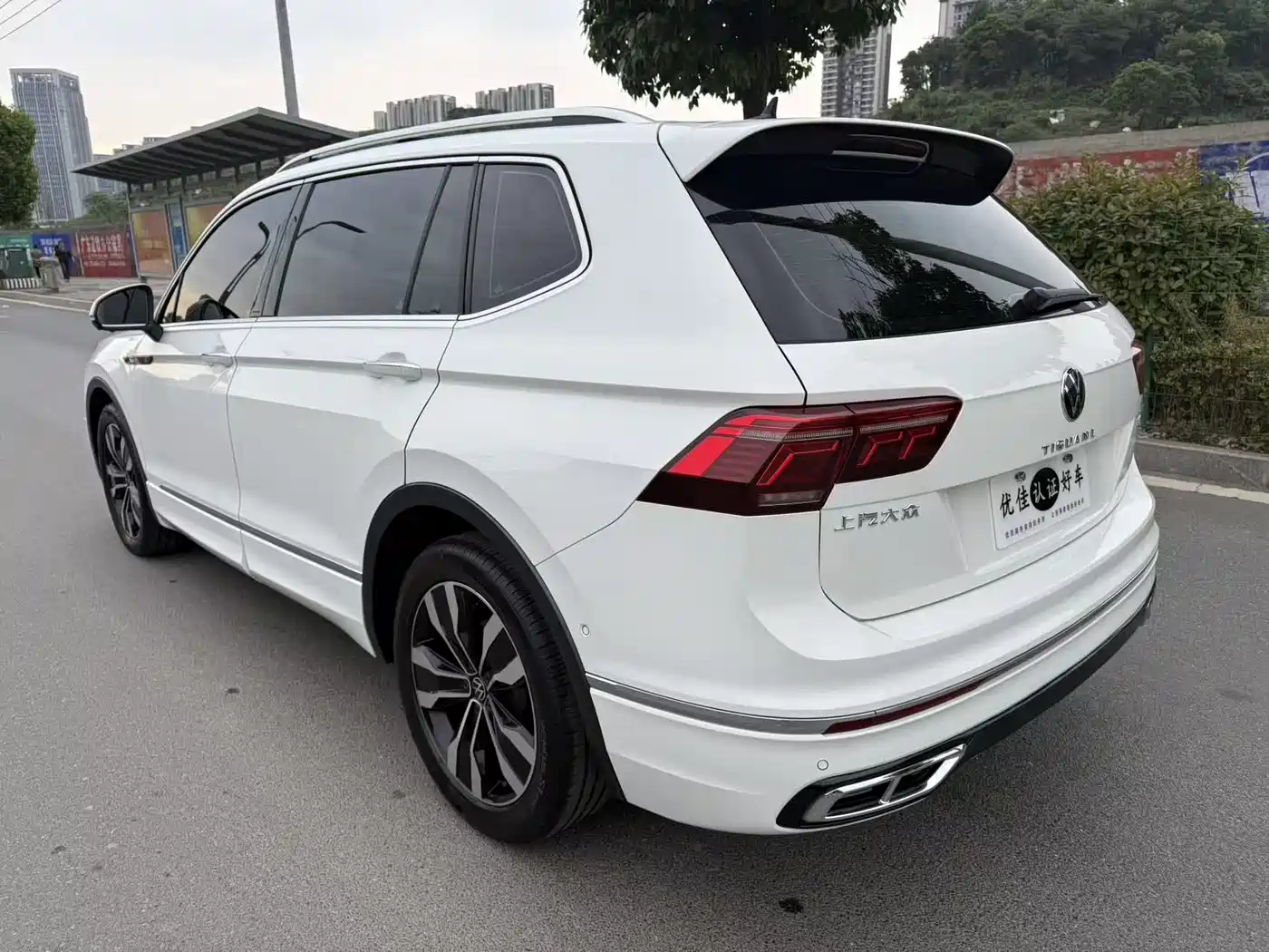 Volkswagen Tiguan L 2022 330TSI Auto 2WD R-Line Premium Edition фото 10