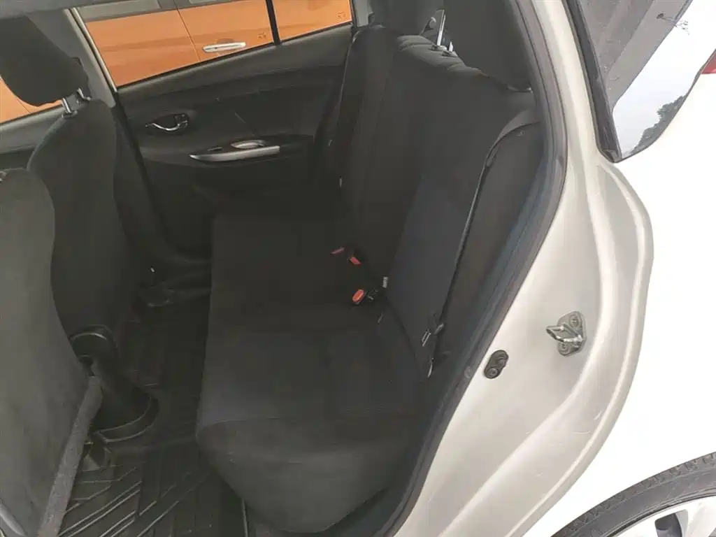 Toyota YARiS L Zhi Xuan 2015 1.5E Auto Charming Edition фото 17