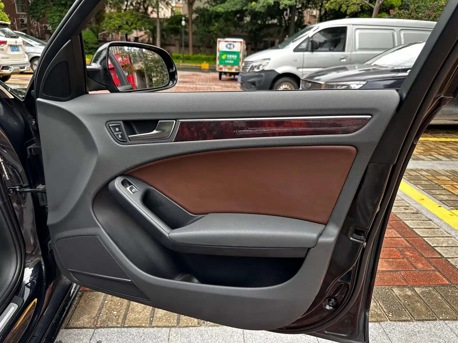 Фото 23 - Audi A4L