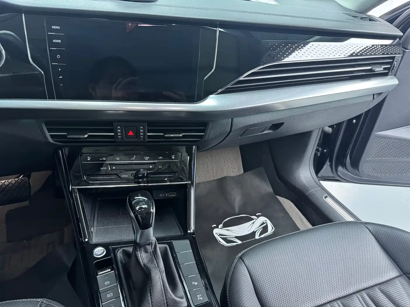 Volkswagen Passat 2023 380TSI Luxury Edition фото 7