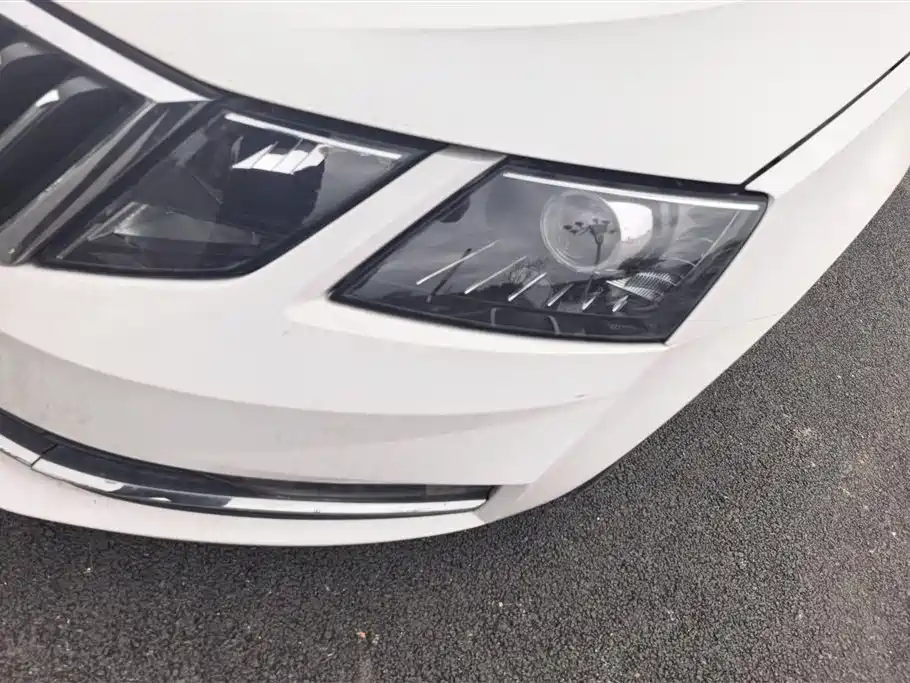 Škoda Octavia 2019 1.5L Automatic Luxury Edition фото 5