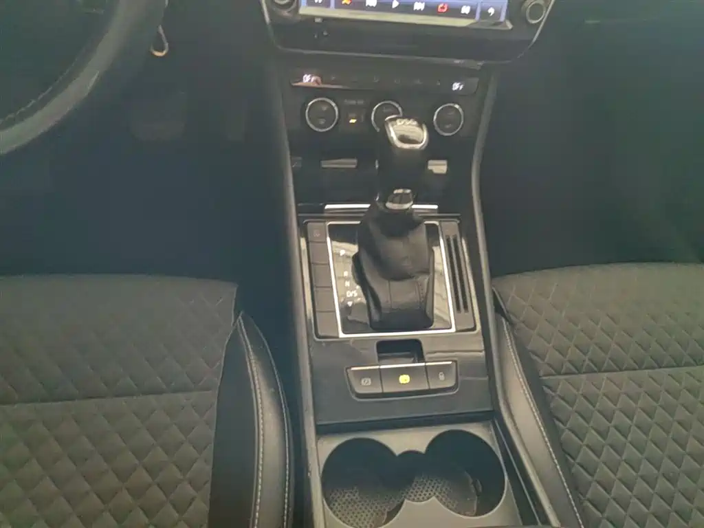Škoda Superb 2016 TSI280 DSG Pioneer Edition фото 13