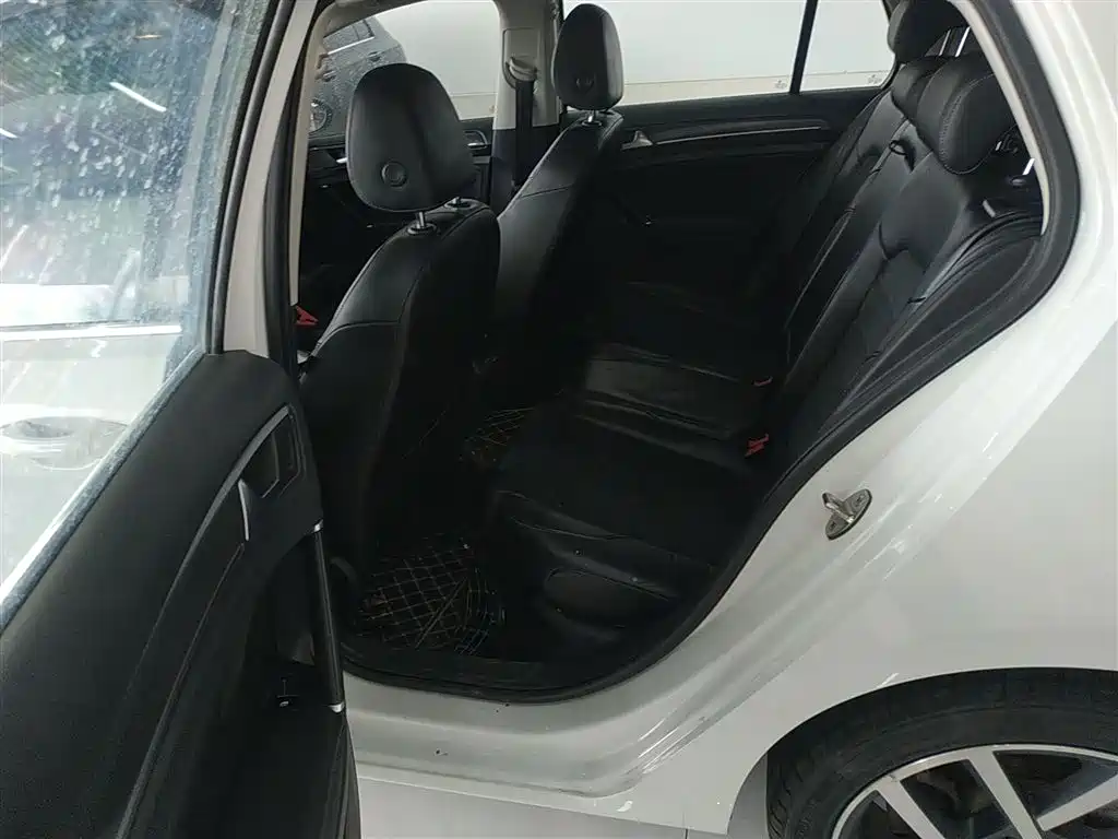 Volkswagen Golf 2018 230TSI Automatic Luxury фото 17