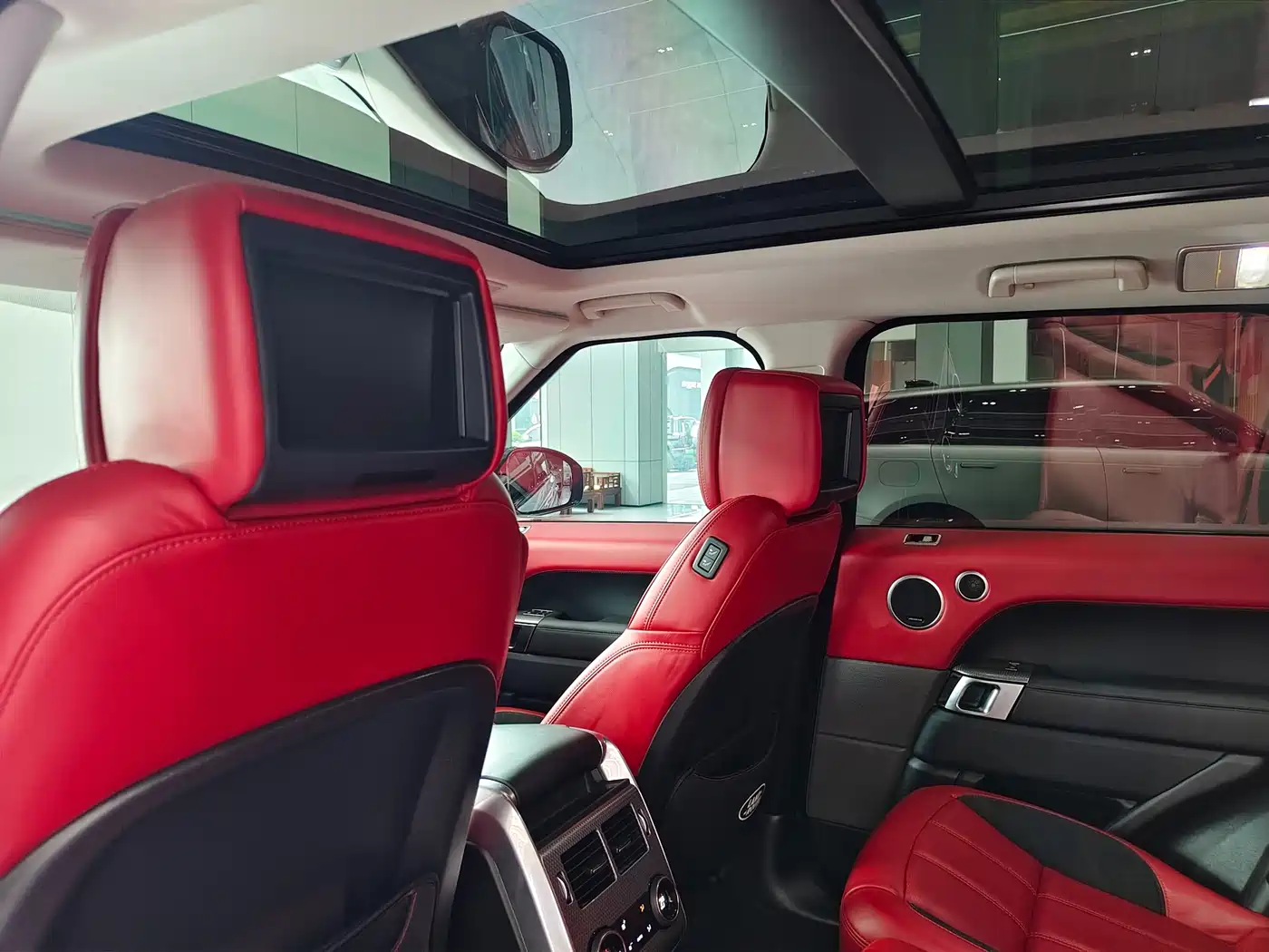 Land Rover Range Rover Sport 2022 3.0 L6 Gloss Black Edition фото 12
