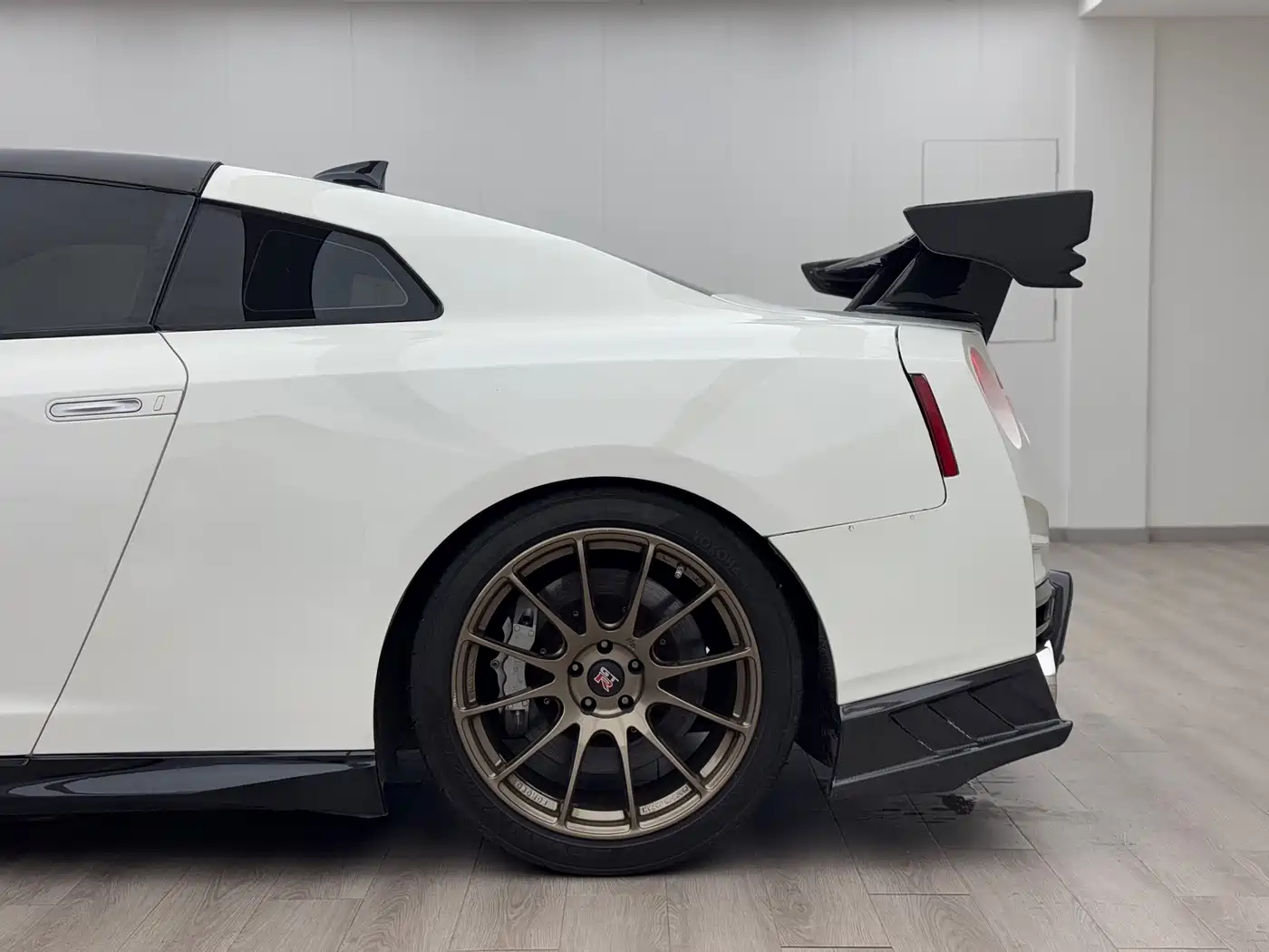 Nissan GT-R 2010 3.8T Premium Edition фото 6