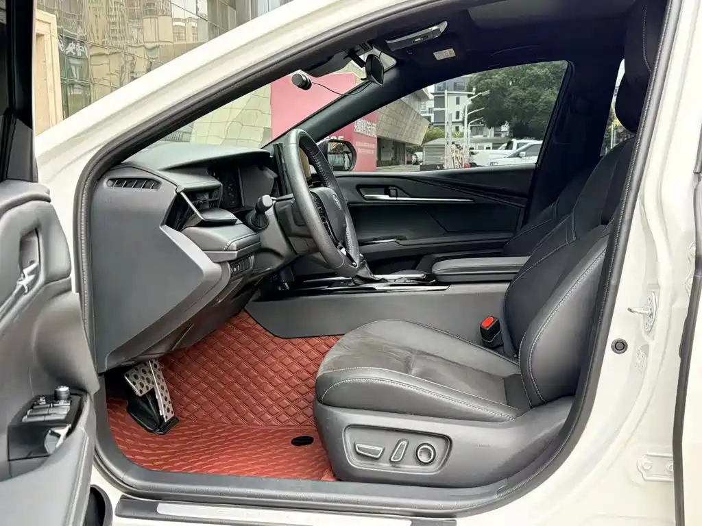 Фото 7 - Toyota Camry