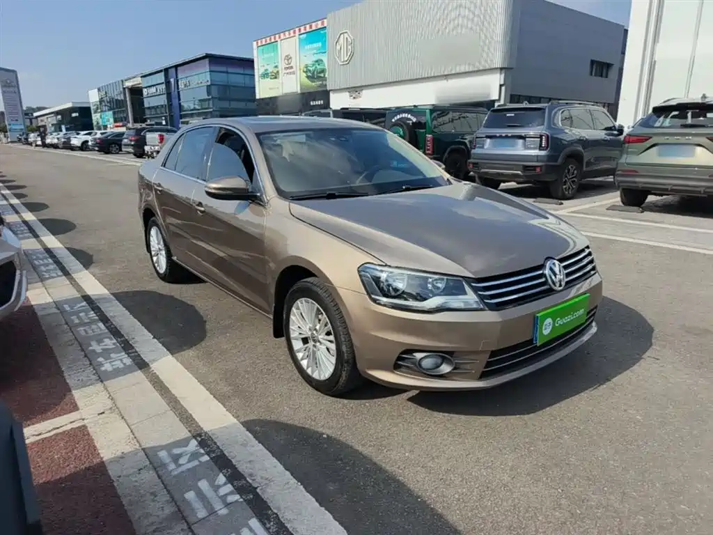 Volkswagen Bora 2014 1.6L Automatic Luxury Edition фото 4