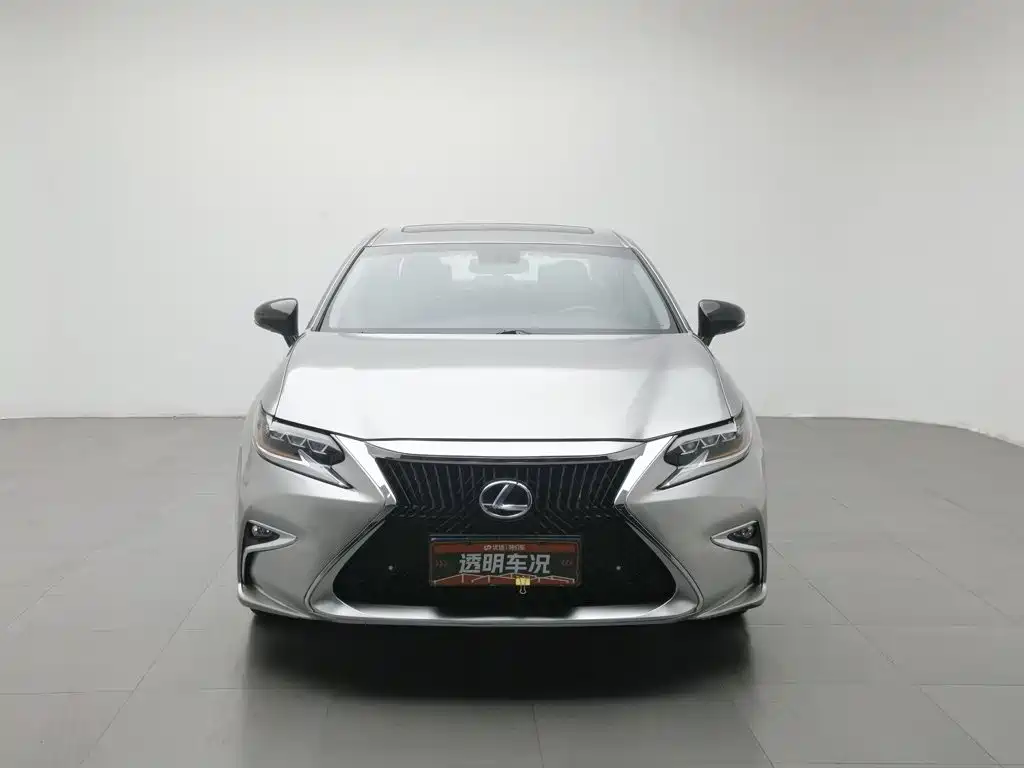 Фото 3 - Lexus ES