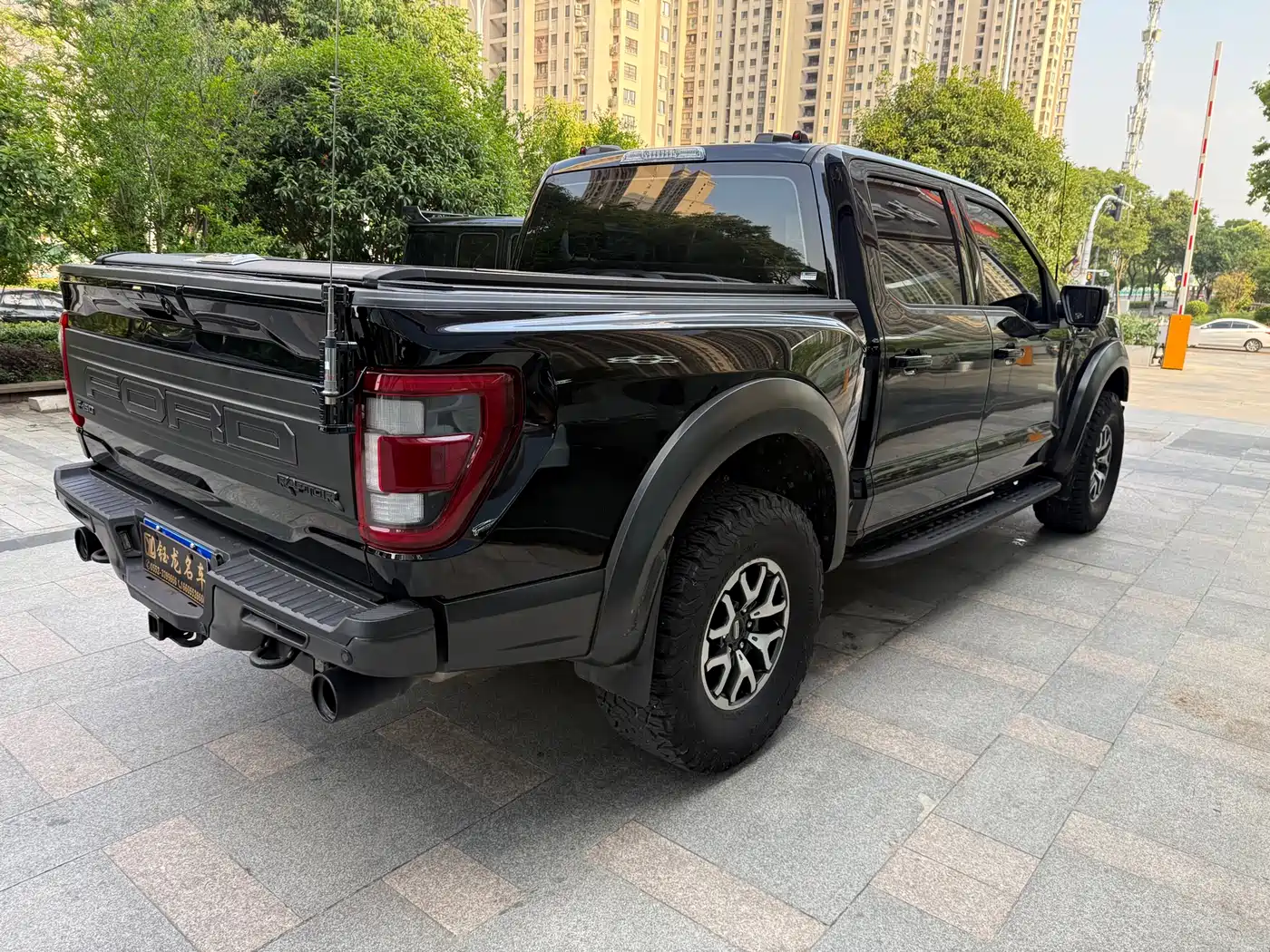 FORD F-150 RAPTOR