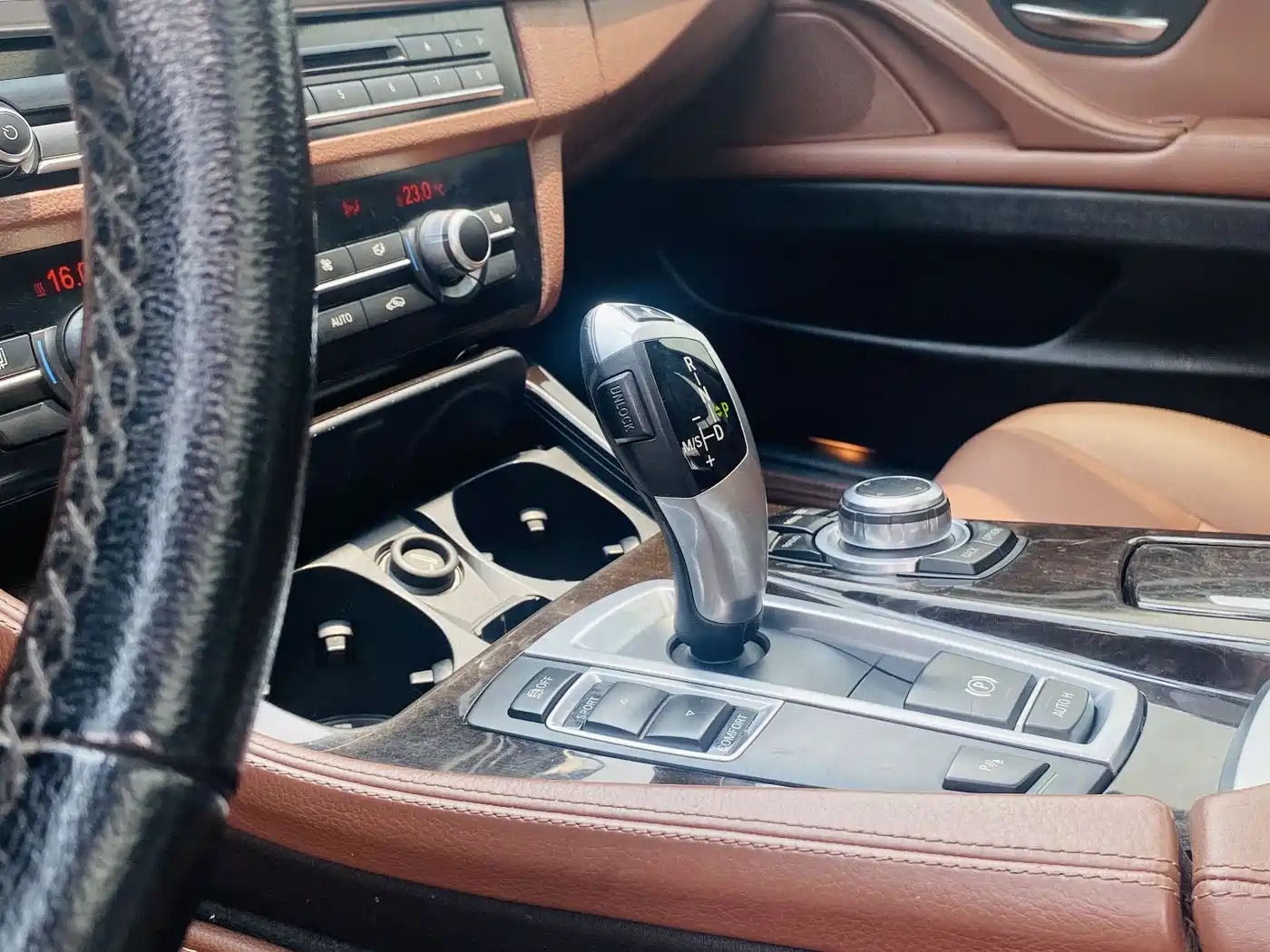 BMW 5 Series 2014 525Li Leading фото 12