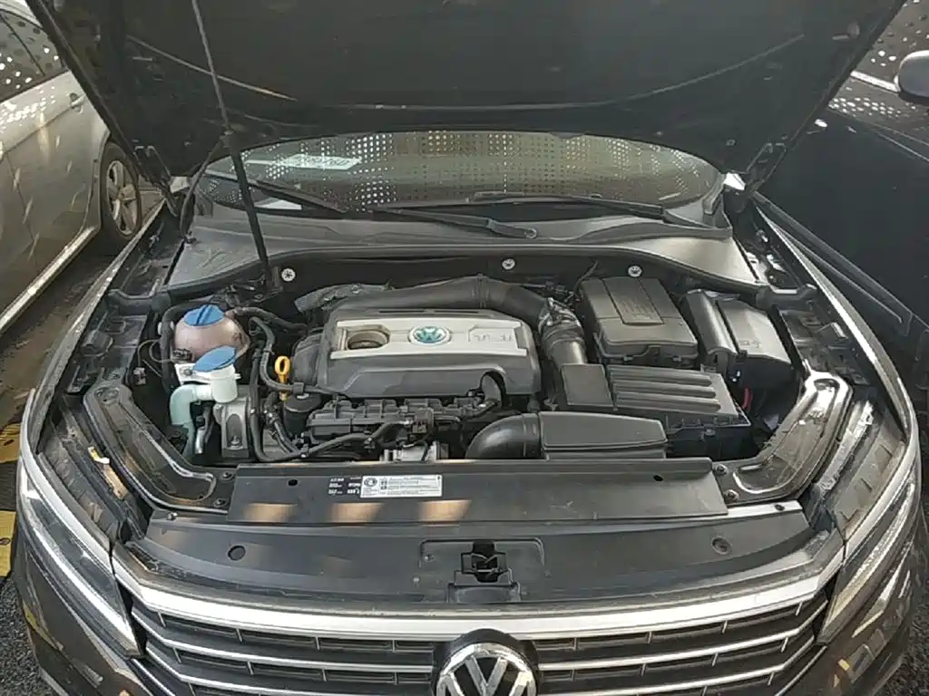 Volkswagen Passat 2015 1.8TSI DSG Elegance Edition фото 20