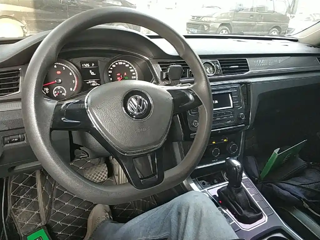 Volkswagen Passat 2015 1.8TSI DSG Elegance Edition фото 10